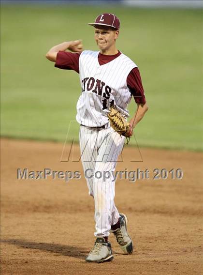 Thumbnail 3 in Lyons vs. Cuba-Rushford (Section 5 Class C Final) photogallery.