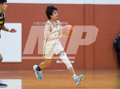 Thumbnail 2 in Crystal City vs. Rio Hondo (UIL 4A Area Playoffs) photogallery.
