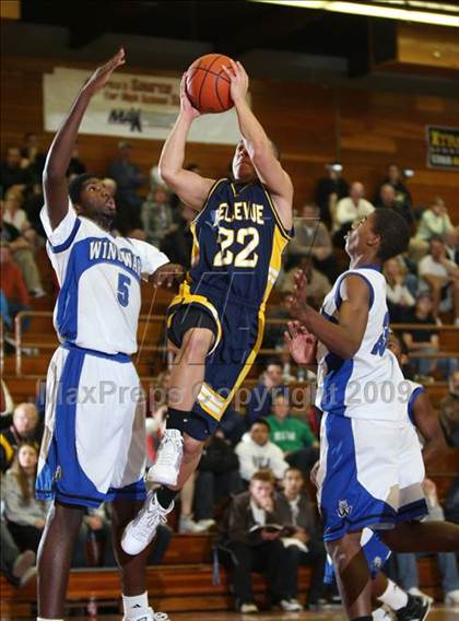 Thumbnail 2 in Windward vs. Bellevue (MaxPreps Holiday Classic) photogallery.