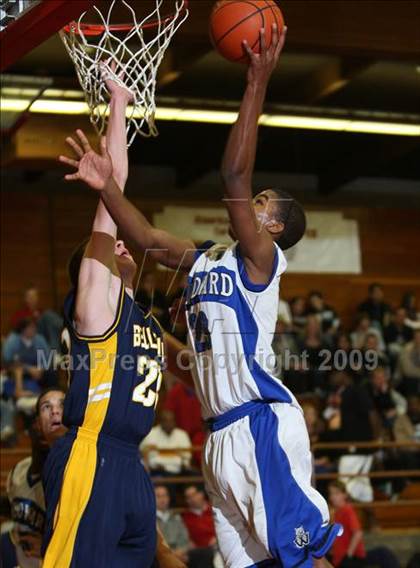 Thumbnail 1 in Windward vs. Bellevue (MaxPreps Holiday Classic) photogallery.