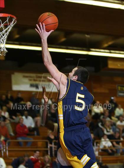 Thumbnail 3 in Windward vs. Bellevue (MaxPreps Holiday Classic) photogallery.