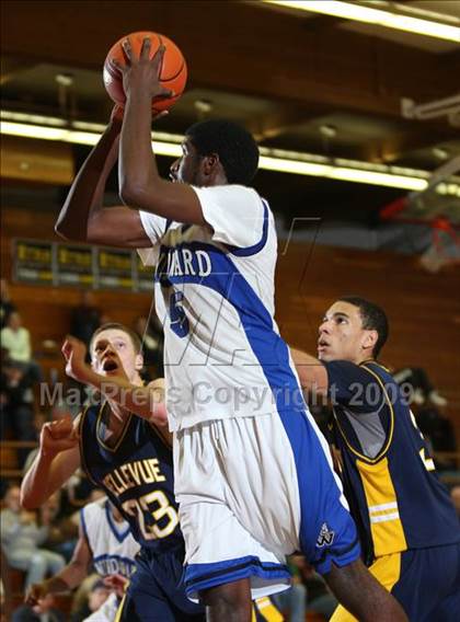 Thumbnail 1 in Windward vs. Bellevue (MaxPreps Holiday Classic) photogallery.