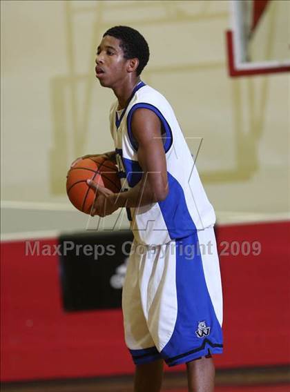 Thumbnail 2 in Windward vs. Bellevue (MaxPreps Holiday Classic) photogallery.