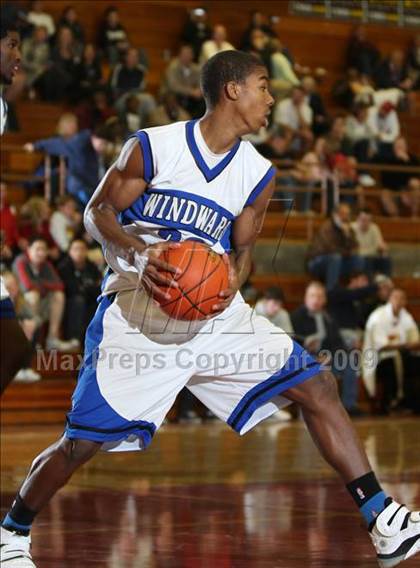 Thumbnail 1 in Windward vs. Bellevue (MaxPreps Holiday Classic) photogallery.
