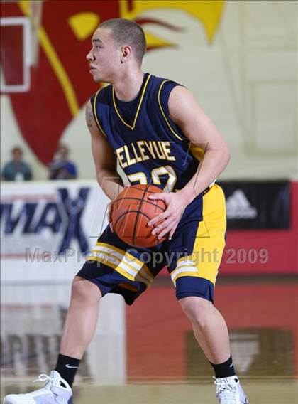 Thumbnail 1 in Windward vs. Bellevue (MaxPreps Holiday Classic) photogallery.
