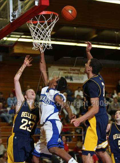 Thumbnail 1 in Windward vs. Bellevue (MaxPreps Holiday Classic) photogallery.