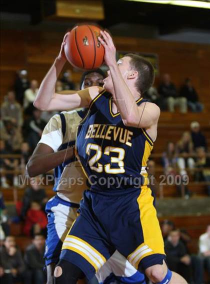 Thumbnail 3 in Windward vs. Bellevue (MaxPreps Holiday Classic) photogallery.