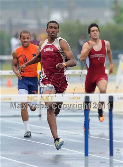 Thumbnail 2 in NCHSAA 4A Track & Field Championships photogallery.