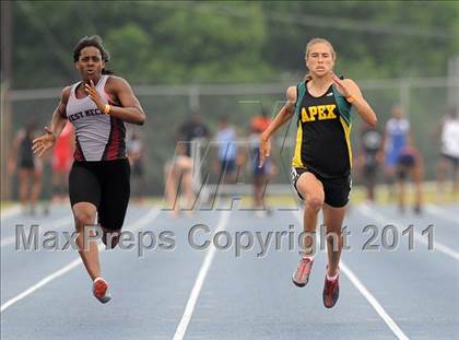 Thumbnail 1 in NCHSAA 4A Track & Field Championships photogallery.