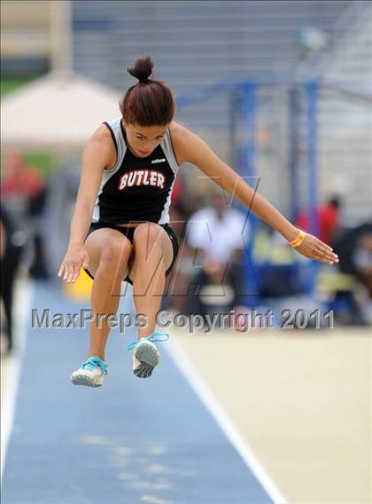 Thumbnail 2 in NCHSAA 4A Track & Field Championships photogallery.
