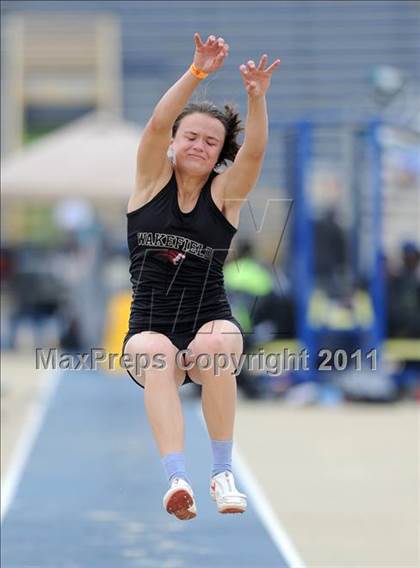 Thumbnail 1 in NCHSAA 4A Track & Field Championships photogallery.