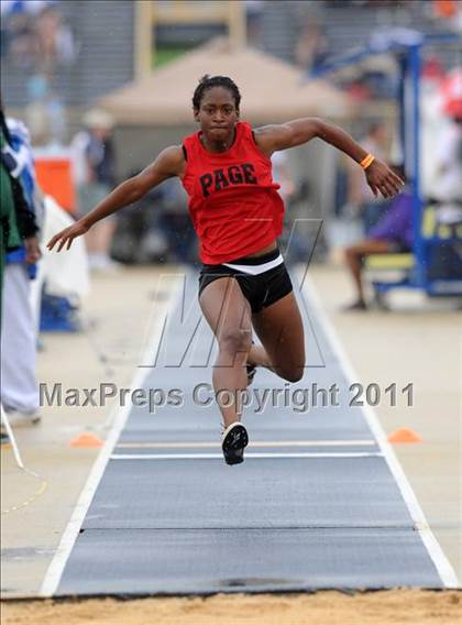 Thumbnail 2 in NCHSAA 4A Track & Field Championships photogallery.