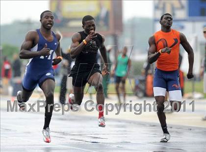 Thumbnail 2 in NCHSAA 4A Track & Field Championships photogallery.