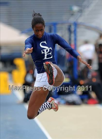 Thumbnail 3 in NCHSAA 4A Track & Field Championships photogallery.