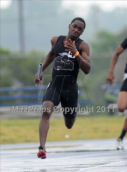 Thumbnail 2 in NCHSAA 4A Track & Field Championships photogallery.