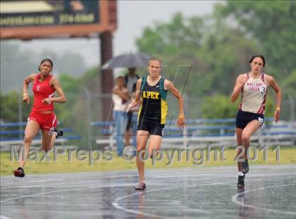 Thumbnail 2 in NCHSAA 4A Track & Field Championships photogallery.