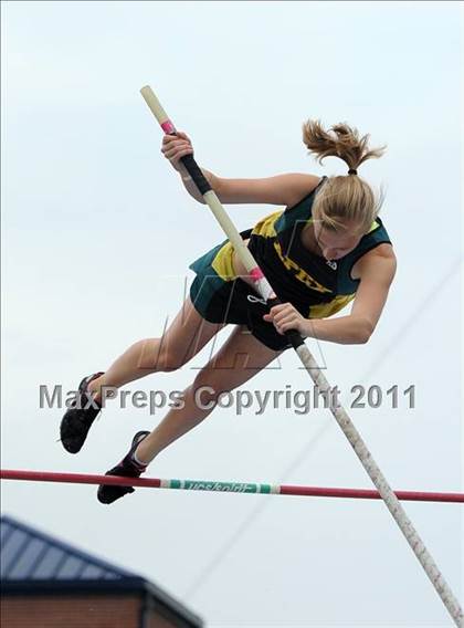 Thumbnail 1 in NCHSAA 4A Track & Field Championships photogallery.