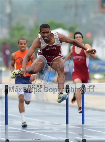 Thumbnail 3 in NCHSAA 4A Track & Field Championships photogallery.