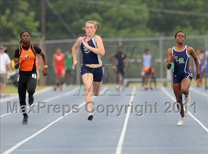 Thumbnail 1 in NCHSAA 4A Track & Field Championships photogallery.