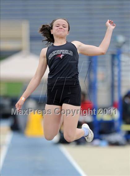 Thumbnail 1 in NCHSAA 4A Track & Field Championships photogallery.