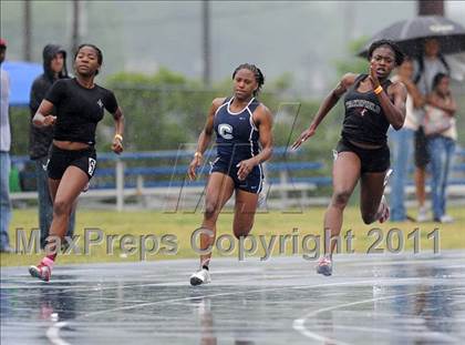 Thumbnail 2 in NCHSAA 4A Track & Field Championships photogallery.