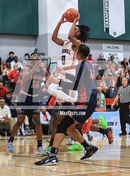 Thumbnail 1 in Binghamton vs. Peekskill (NYSPHSAA Class AA Regional Semifinal) photogallery.