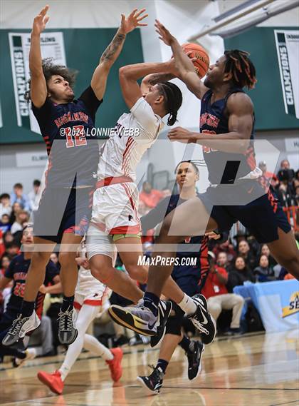 Thumbnail 2 in Binghamton vs. Peekskill (NYSPHSAA Class AA Regional Semifinal) photogallery.