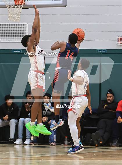 Thumbnail 3 in Binghamton vs. Peekskill (NYSPHSAA Class AA Regional Semifinal) photogallery.