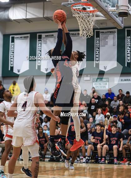 Thumbnail 3 in Binghamton vs. Peekskill (NYSPHSAA Class AA Regional Semifinal) photogallery.