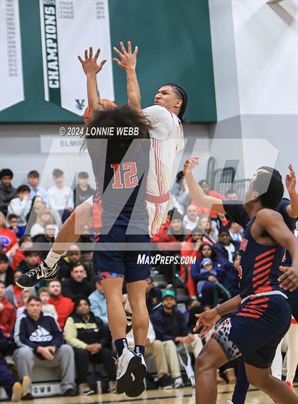 Thumbnail 2 in Binghamton vs. Peekskill (NYSPHSAA Class AA Regional Semifinal) photogallery.