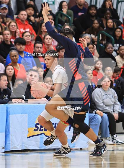 Thumbnail 1 in Binghamton vs. Peekskill (NYSPHSAA Class AA Regional Semifinal) photogallery.