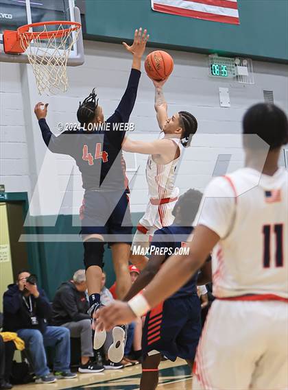 Thumbnail 2 in Binghamton vs. Peekskill (NYSPHSAA Class AA Regional Semifinal) photogallery.