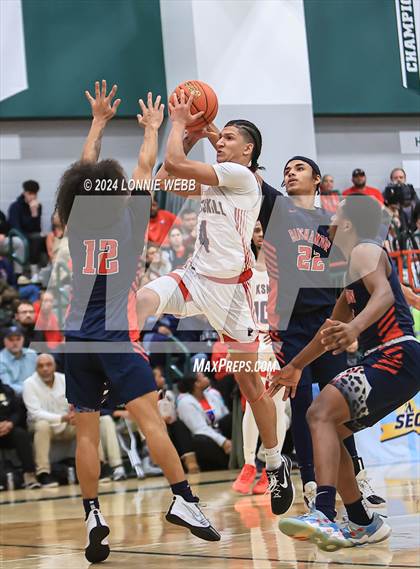 Thumbnail 2 in Binghamton vs. Peekskill (NYSPHSAA Class AA Regional Semifinal) photogallery.
