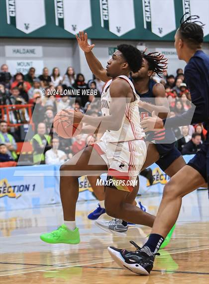 Thumbnail 2 in Binghamton vs. Peekskill (NYSPHSAA Class AA Regional Semifinal) photogallery.