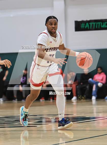 Thumbnail 1 in Binghamton vs. Peekskill (NYSPHSAA Class AA Regional Semifinal) photogallery.