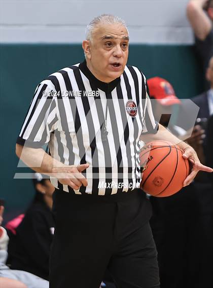 Thumbnail 1 in Binghamton vs. Peekskill (NYSPHSAA Class AA Regional Semifinal) photogallery.
