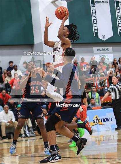 Thumbnail 2 in Binghamton vs. Peekskill (NYSPHSAA Class AA Regional Semifinal) photogallery.