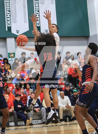 Thumbnail 1 in Binghamton vs. Peekskill (NYSPHSAA Class AA Regional Semifinal) photogallery.