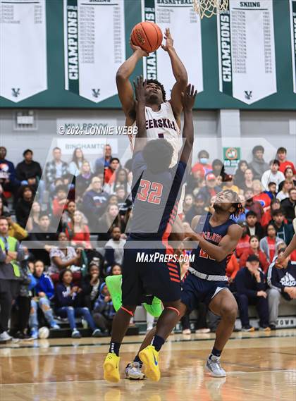 Thumbnail 3 in Binghamton vs. Peekskill (NYSPHSAA Class AA Regional Semifinal) photogallery.