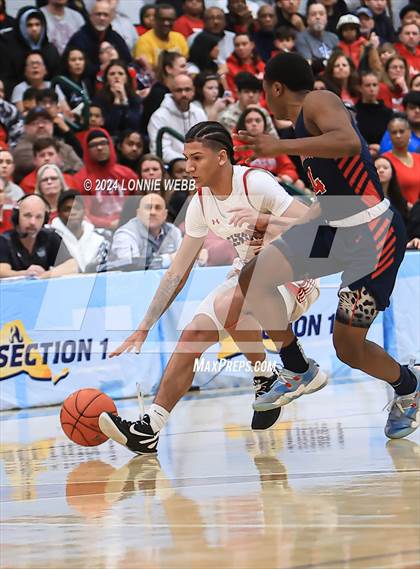 Thumbnail 3 in Binghamton vs. Peekskill (NYSPHSAA Class AA Regional Semifinal) photogallery.