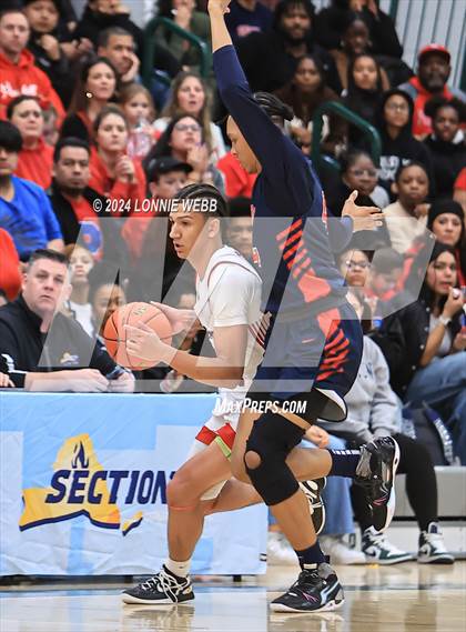 Thumbnail 3 in Binghamton vs. Peekskill (NYSPHSAA Class AA Regional Semifinal) photogallery.