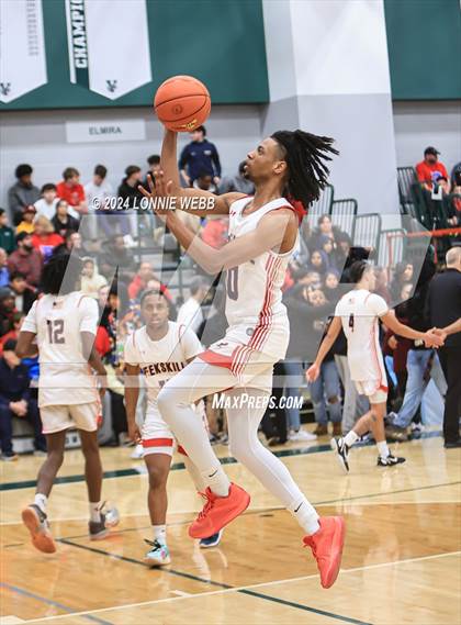 Thumbnail 3 in Binghamton vs. Peekskill (NYSPHSAA Class AA Regional Semifinal) photogallery.