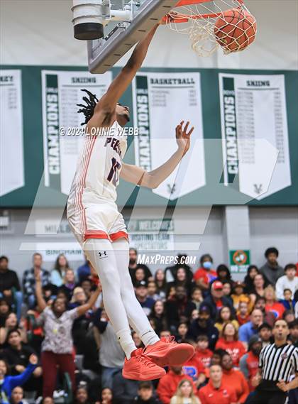 Thumbnail 3 in Binghamton vs. Peekskill (NYSPHSAA Class AA Regional Semifinal) photogallery.