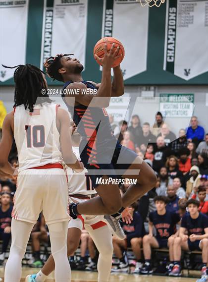 Thumbnail 1 in Binghamton vs. Peekskill (NYSPHSAA Class AA Regional Semifinal) photogallery.