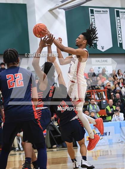 Thumbnail 3 in Binghamton vs. Peekskill (NYSPHSAA Class AA Regional Semifinal) photogallery.