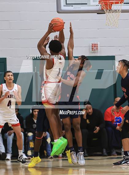 Thumbnail 3 in Binghamton vs. Peekskill (NYSPHSAA Class AA Regional Semifinal) photogallery.