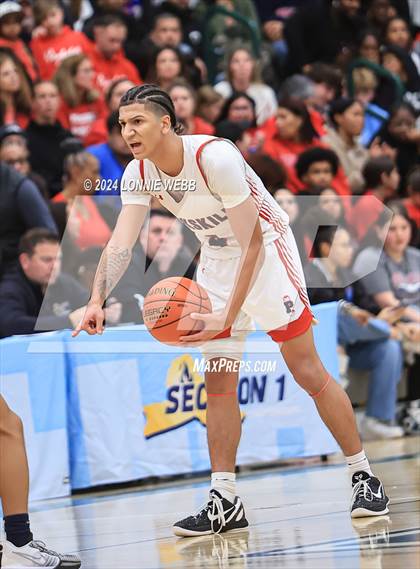 Thumbnail 1 in Binghamton vs. Peekskill (NYSPHSAA Class AA Regional Semifinal) photogallery.