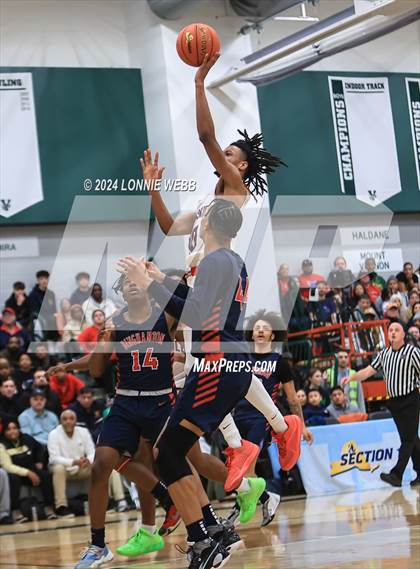 Thumbnail 1 in Binghamton vs. Peekskill (NYSPHSAA Class AA Regional Semifinal) photogallery.