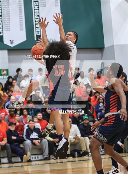Thumbnail 3 in Binghamton vs. Peekskill (NYSPHSAA Class AA Regional Semifinal) photogallery.