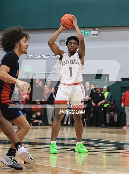 Thumbnail 2 in Binghamton vs. Peekskill (NYSPHSAA Class AA Regional Semifinal) photogallery.